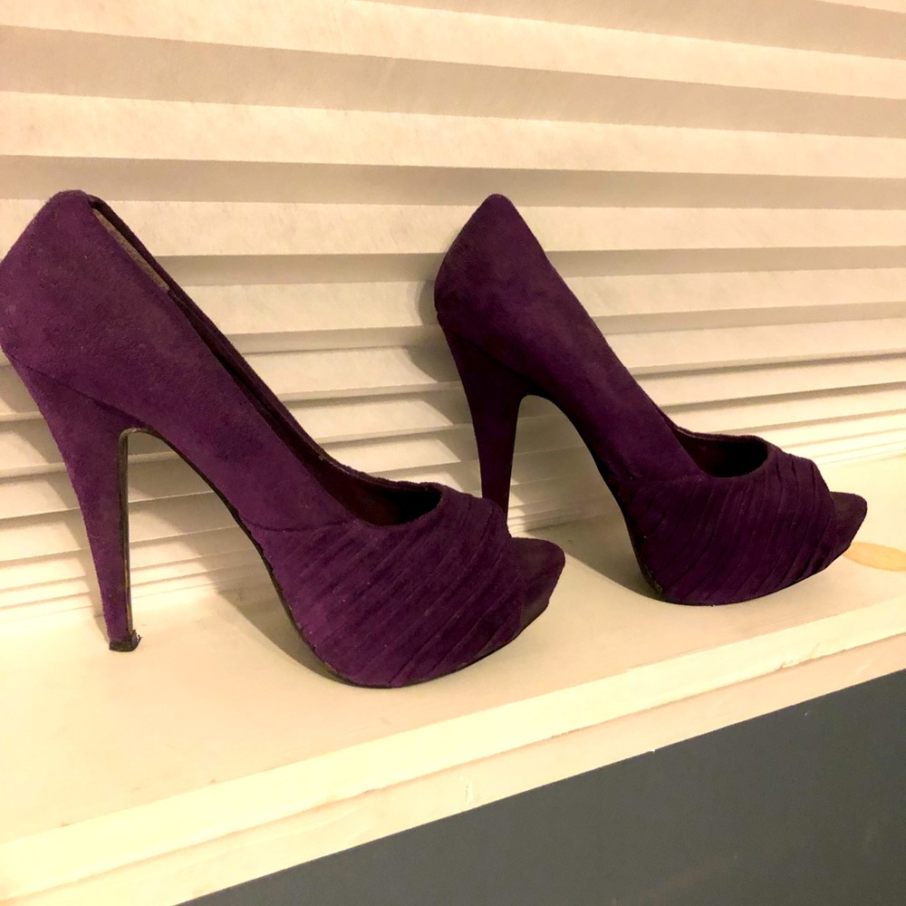 Woman’s platform heels size 7